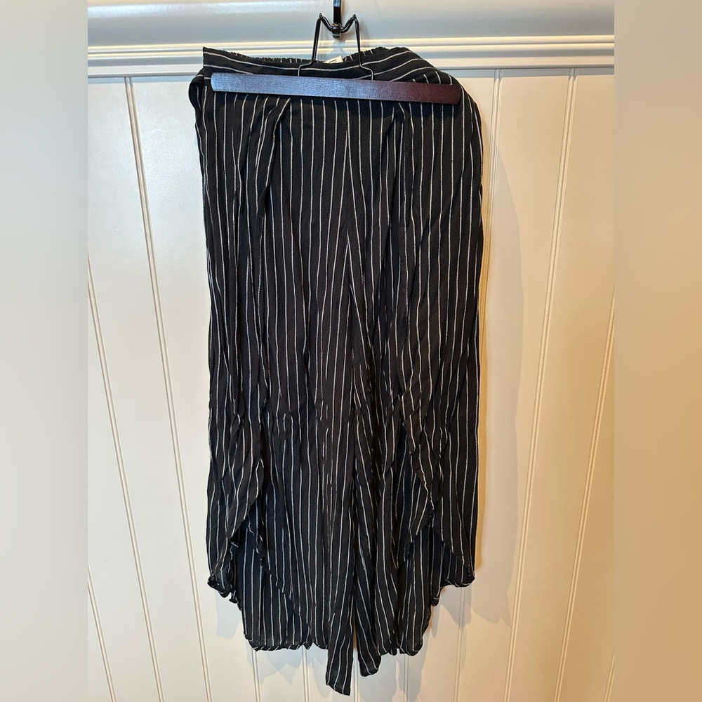 BILLABONG Ladies Women's Size Small Black with White Pin Stripes Pants w…
